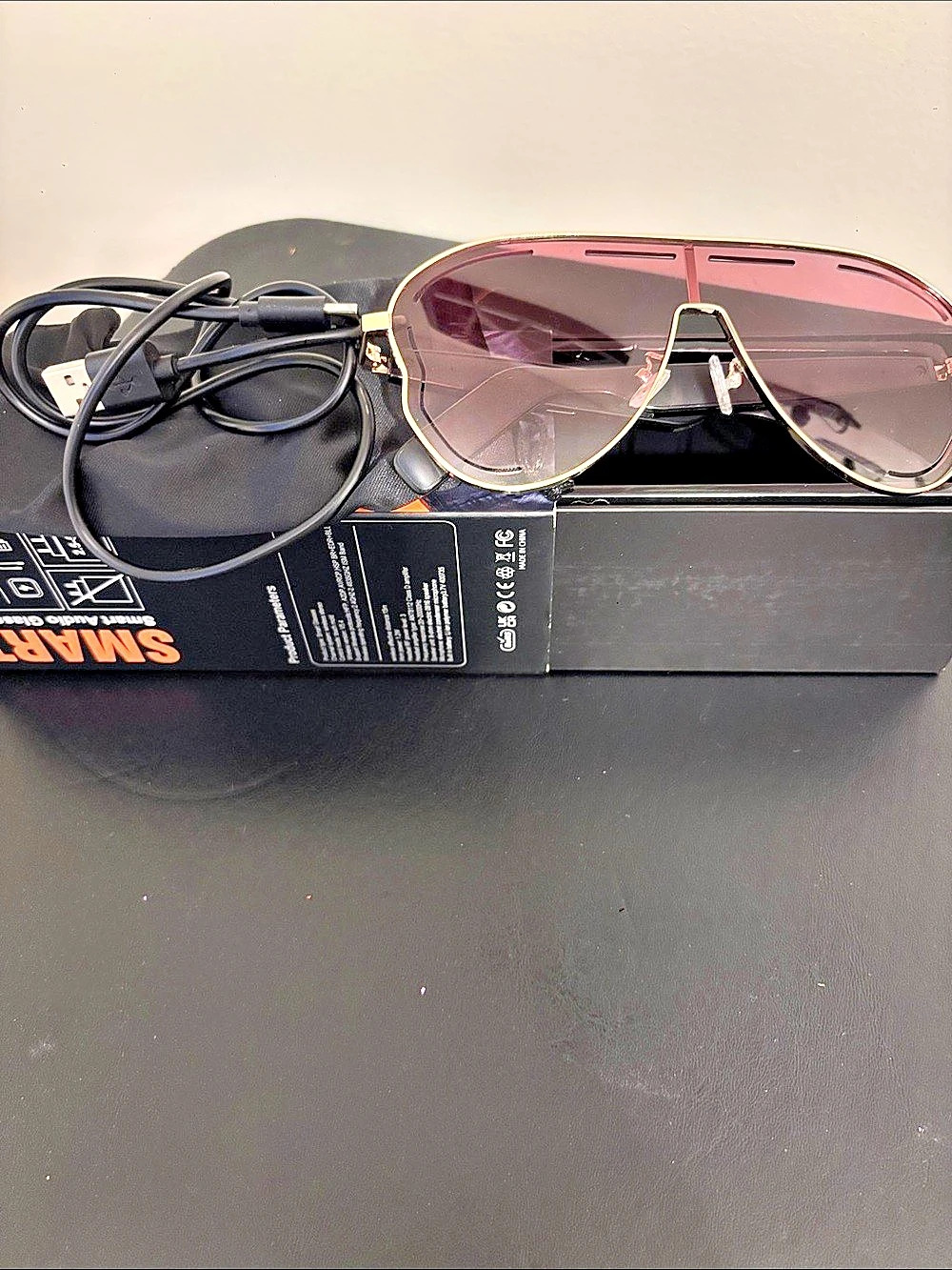 Smart Audio Glasses Audio Glasses in Black & Gold Like New